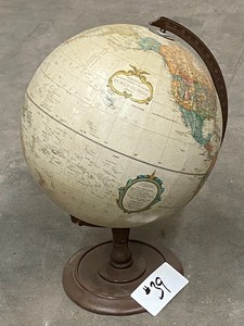 lot 39 image: Replugle 12 World Globe