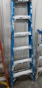 Werner 6 ft Ladder Fiberglass 250 Lbs.