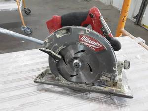 Milwaukee 7 14 Circular Saw (No Battery)
