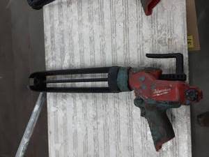 Milwaukee M12 Caulking & Adhesive Gun (No Battery)