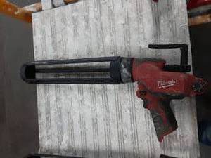 Milwaukee M12 Caulking & Adhesive Gun (No Battery)