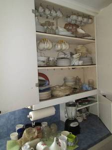Large Lot of Glassware, Dishes, Cup...