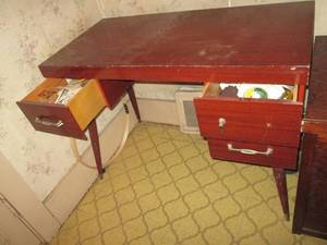 Antique Desk With Contents of 3 Dra...