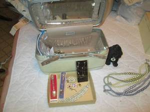 Jewelry In Samsonite Carry Case Se...