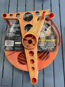 lot 4 image: 150 Feet Electrical Cord & Reel