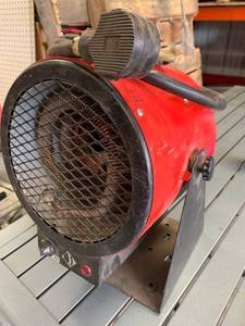 lot 5 image: Heavy Duty Heater