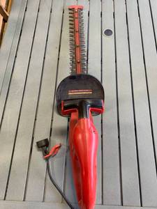 lot 9 image: Craftsman Electric Hedge Trimmer (works well)