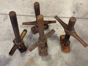 lot 21 image: Lot of 4 Threaded Feet 12 Tall