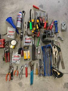 lot 22 image: Large Lot of Misc. Tools