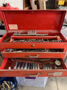 lot 24 image: 2 Drawer Toolbox Full of Tools
