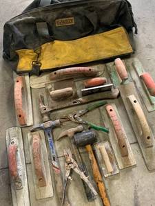 lot 25 image: Cement Tools, Hart Hammer, DeWalt Tool Bag
