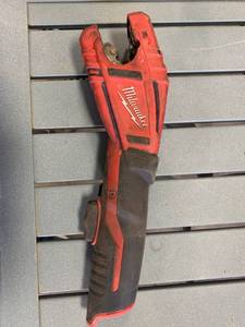 lot 37 image: Milwaukee M12 Copper Tubing Cutter