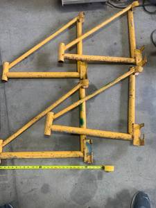 lot 71 image: Set of 4 Scaffolding Brackets