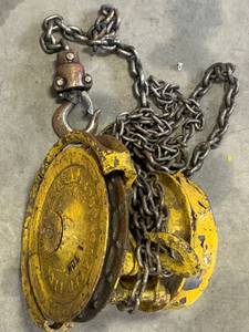 lot 85 image: Universal Spur Geared Ball Bearing 1 Ton Chain Hoist