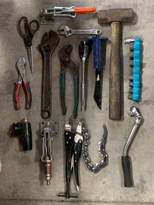 lot 90 image: Lot of Hand Tools