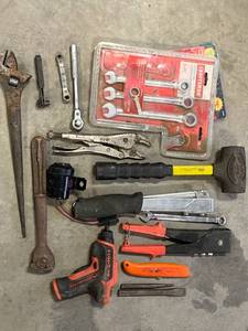 lot 95 image: Large Lot of Hand Tools