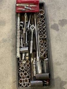 lot 98 image: Lot of Ratchets & Sockets