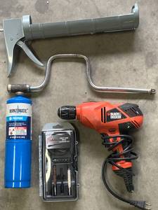 lot 105 image: Tools & Gun Cleaning Kit