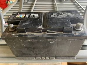 lot 106 image: 12 Volt 700 CCA Battery