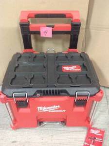 lot 19 image: Milwaukee PACKOUT 22 in. Rolling Tool Box in good condition