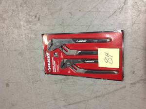lot 84 image: Husky Groove Joint Pliers (2-Piece) in good condition