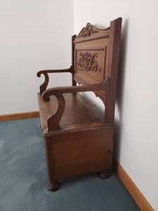 lot 8 image: Charming Antique Carved Bench with Storage