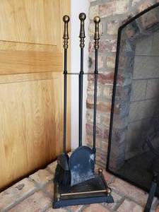 lot 138 image: Brushed Brass Fireplace Tools & Screen