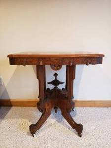 lot 134 image: Antique Eastlake Side Table