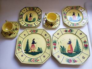 lot 120 image: Soleil Yellow HenRiot Quimper  2 Four Piece Place Settings