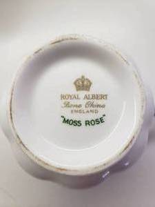 lot 123 image: Royal Albert Moss Rose Tea Set