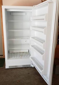 lot 48 image: Kenmore Standing Freezerless Refrigerator