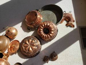 lot 10 image: Collection of Antiqu Copper  Moulds  Kettles  Bedwarmers 
