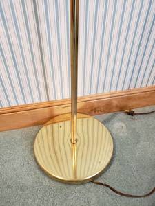 lot 164 image: Brass Floor Lamp