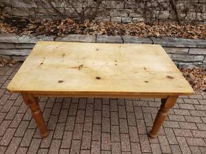 lot 58 image: Charming French Country Solid Pine Table