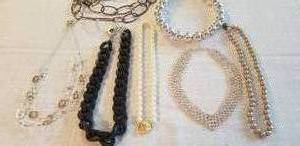 lot 21 image: Pretty Black and Silver Jewelry Collection