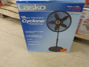 Lasko 18 adjustable Cyclone Pedest...