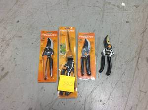 lot 80 image: Assorted LOT OF FISKARS PRUNER TOOLS