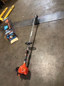 lot 108 image: ECHO 21.2 cc Gas 2-Stroke Cycle Straight Shaft Trimmer In good condition