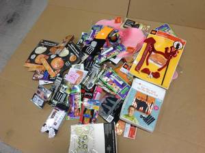 LOT OF HALLOWEN MISC ITEMS