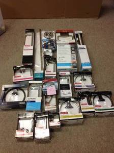 Assorted Lot of Bath Accesories such us towel and paper barsring in good condition