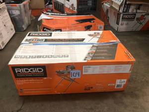RIDGID 9 Amp Corded 7 in. Wet Tile Saw with Stand not used