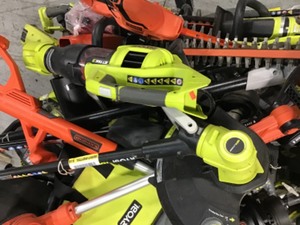 PALLED OF MIXED OUTDOOR ASSORTED TOOLS AND ACCESSARIES. ORIGINAL COSTUMER RETURNS