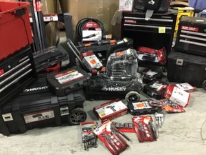 Pallet whit Assorted Husky Tools and ,more original costumer returns