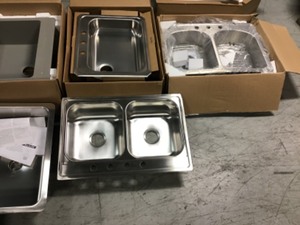 Pallet Bathroom and Kitchen assorted Items - review pictures mostly all are in new conditions