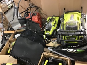 Pallet  whit  Assorted outdoor Tools,  and more customer returns please review pictures