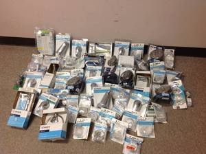 Lot whit Moen accessories and more in good conditions