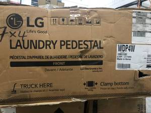 LG Electronics 27 in. Laundry Pedestal with Storage Drawers for Washers and Dryers in White in good conditions