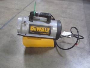 lot 801 image: Dewalt 65,000 BTU Forced Air Propane Heater DXH65FAV