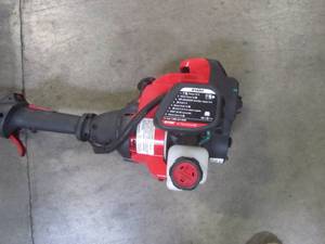 lot 804 image: CRAFTSMAN 25-cc 2-cycle 17-in Curved Shaft Gas String Trimmer with Attachment and Edger Capability CMXGTAMD25CC