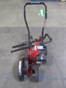 lot 807 image: Troy-Bilt 9 in. 29cc 4-Cycle Gas Walk-Behind Edger with Jumpstart Capabilities TB516 EC